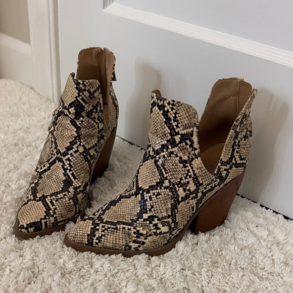 Abound Snakeskin Ankle Booties - Picture 3 of 10